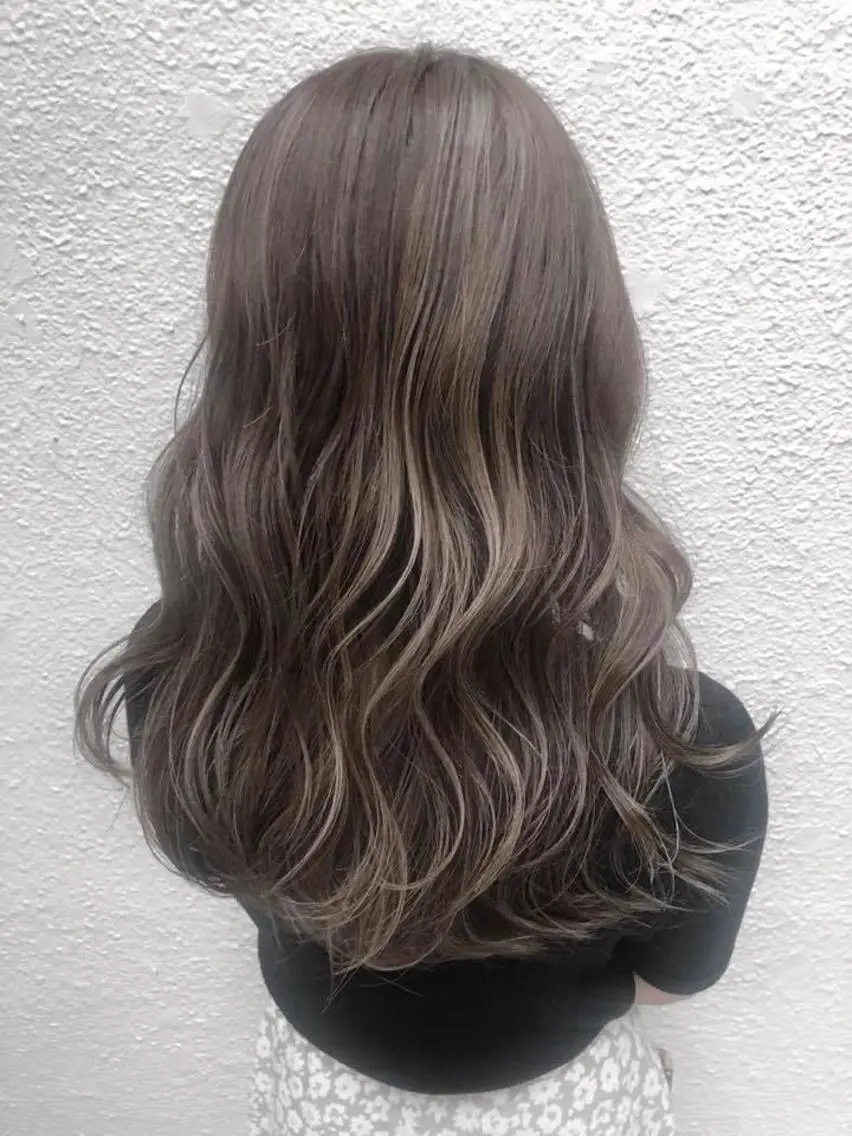 セミロング ブリーチなしカラー/ 顔周りレイヤーカットのヘアスタイル