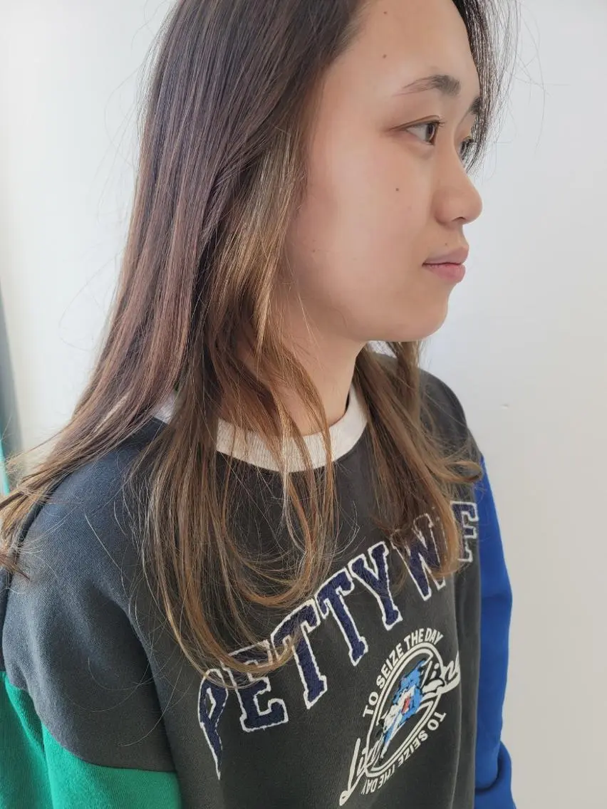 ロング カラー ブリーチ イヤリングカラー グレージュ インナーカラー カット ヘアカラー 鈴木 翠のヘアスタイル