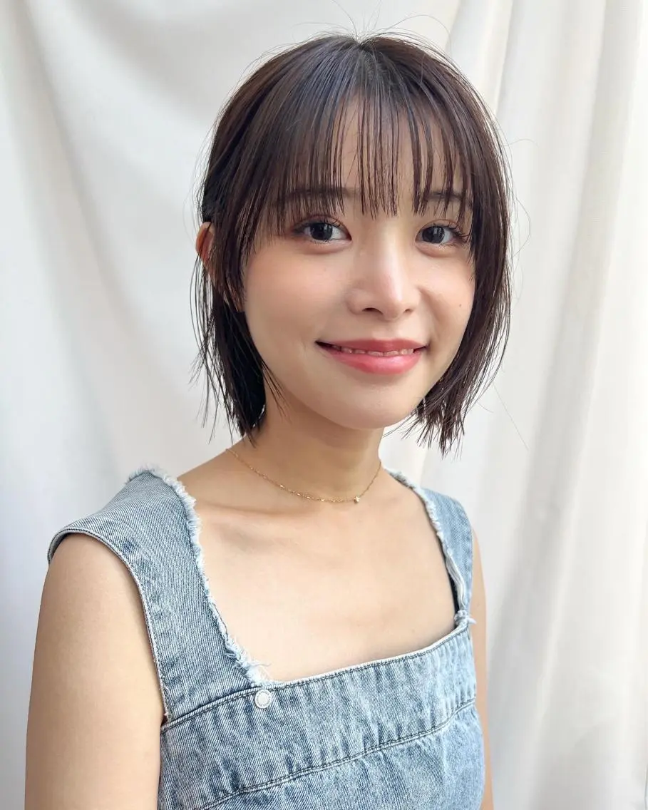 ショート カラー 切りっぱなしボブ 前下がりボブ ブリーチ グレージュ ボブ カット ヘアカラー トリートメント レイヤー専門家 ダブルカラー修のヘアスタイル