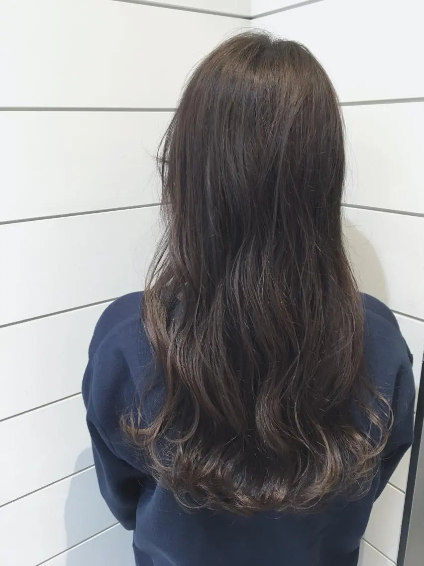 ロング カラー アッシュ アッシュグレー アッシュグレージュ グレージュ カット ヘアカラー トリートメント 🍊新宿南口🍊 ERINAのヘアスタイル