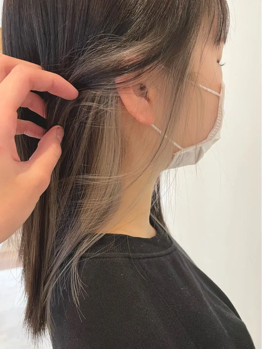 カラー ブリーチ 荻野 栞のヘアスタイル