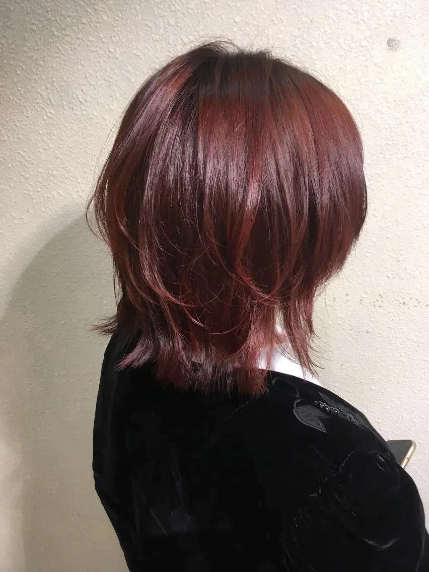 ミディアム ウルフカット カット ヘアカラー ヨナイ チヒロのヘアスタイル