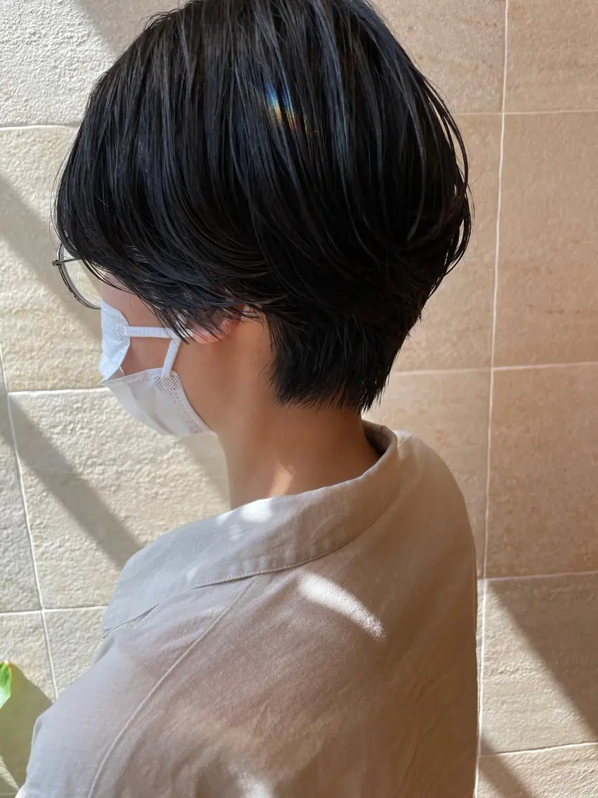 ショート 白髪ぼかしハイライト 脱白髪染めのヘアスタイル