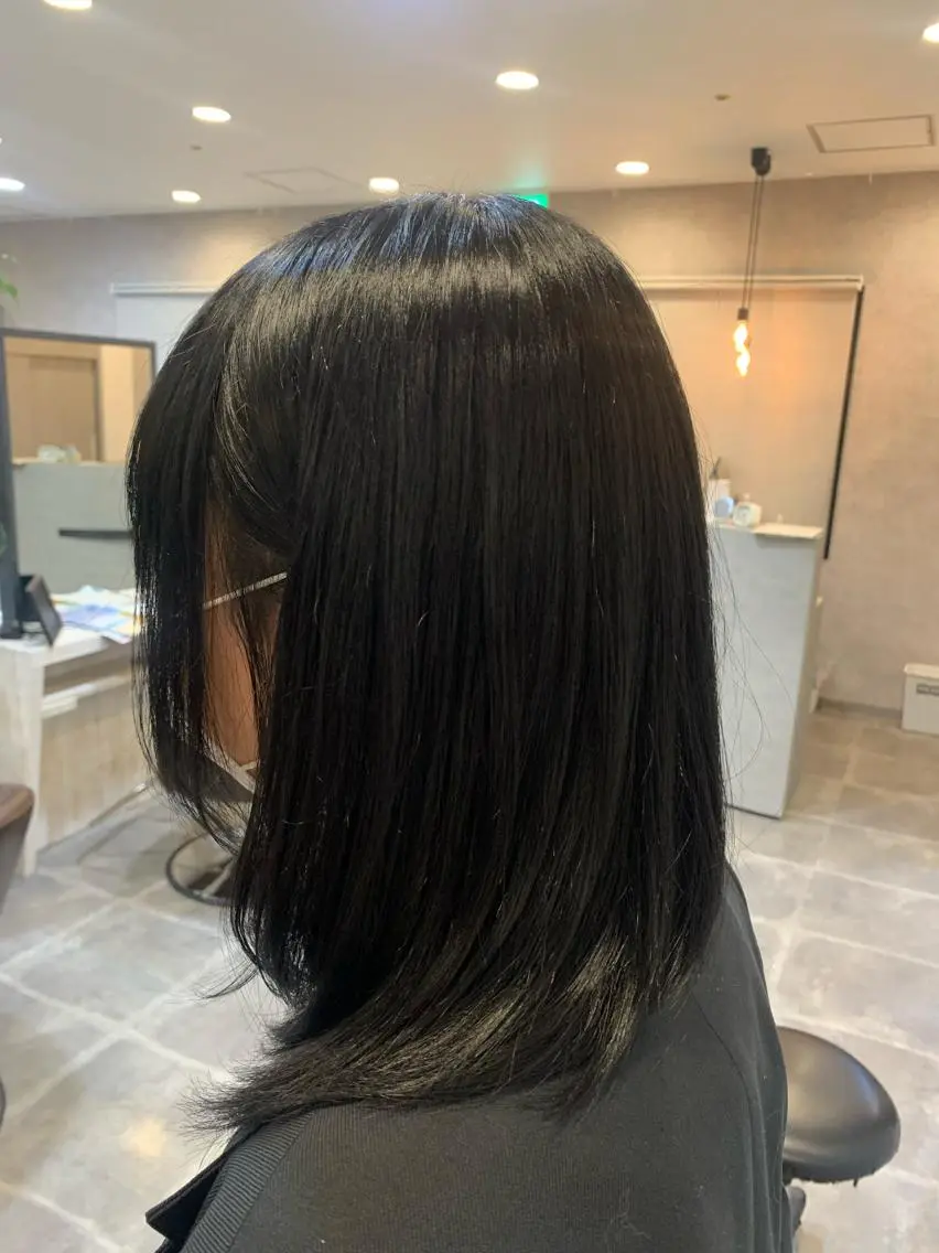 カラー 黒髪 ブリーチ 平瀬 胡桃のヘアスタイル