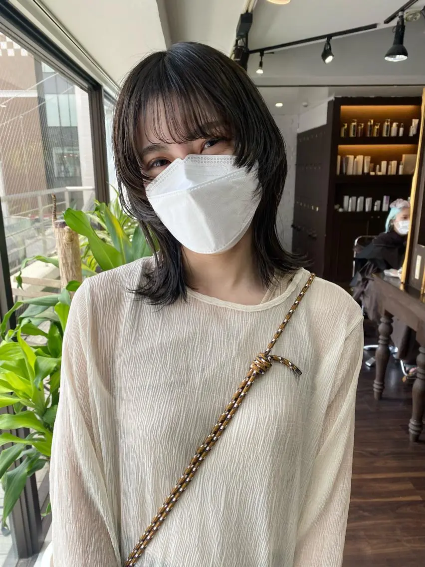ミディアム カラー ヘアアレンジ ブリーチ グレージュ ブリーチなしカラー オリーブカラー オリーブグレージュ レイヤーカット×髪質 改善🇰🇷シオリのヘアスタイル