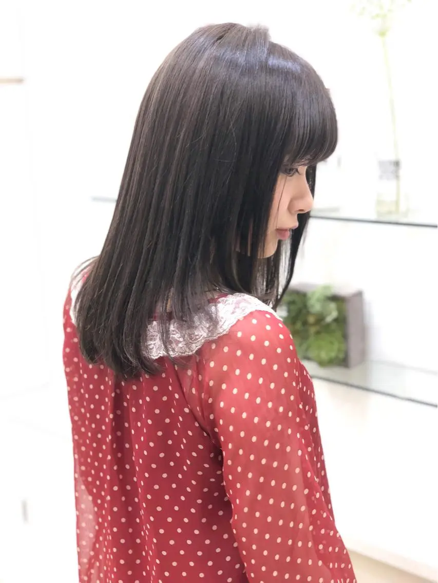 ミディアム カラー アッシュ 顔周りカット レイヤーカット ディレクター ノナカのヘアスタイル