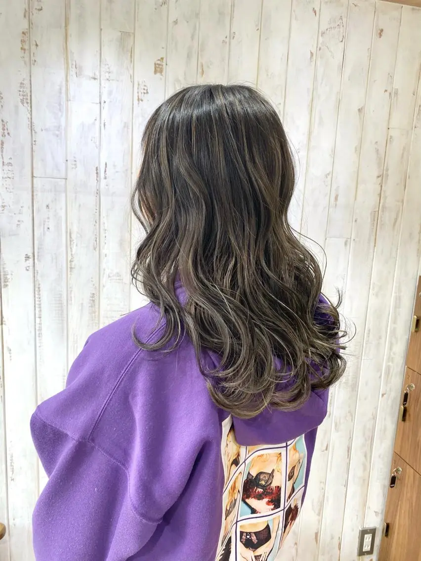 ロング カラー グレージュ ハイライトカラー ハイライト ヘアカラー やじま ひろこのヘアスタイル