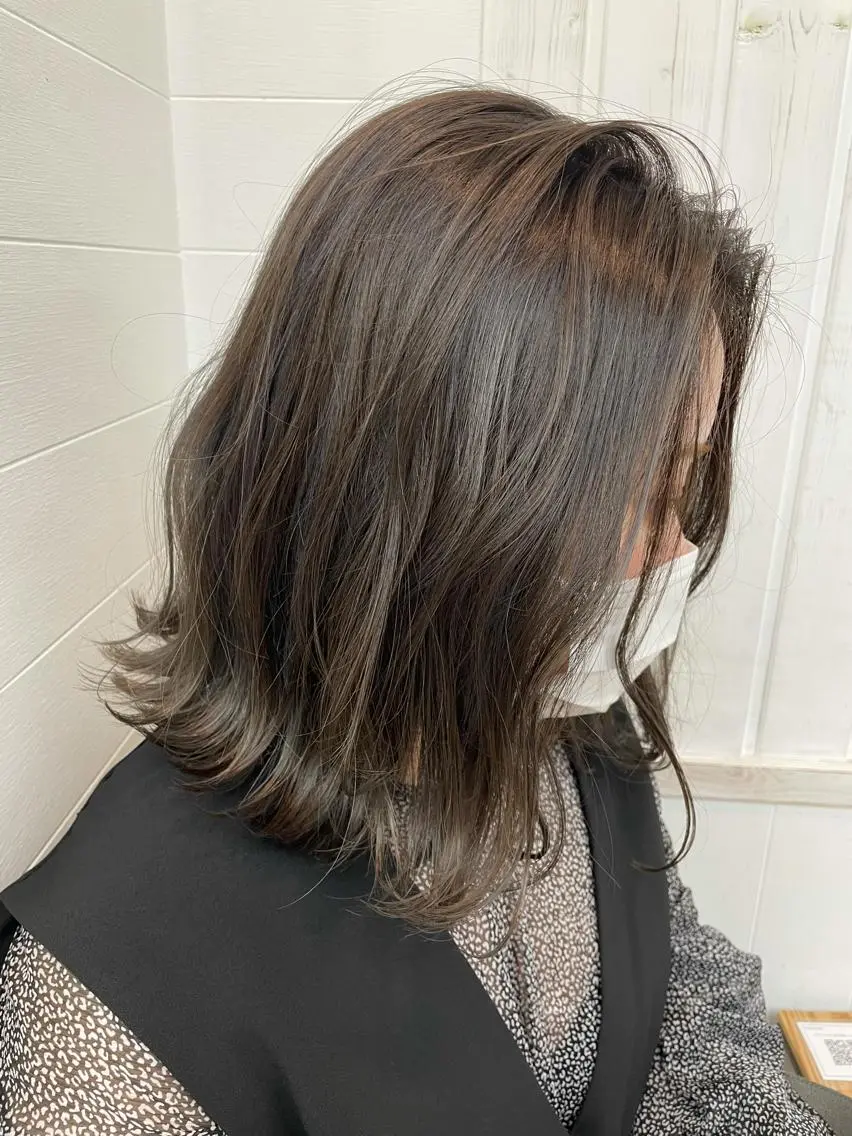 ミディアム カラー ヘアアレンジ アディクシーカラー ハイライトカラー イルミナカラー ハイライト トリートメント カット ヘアカラー トリートメント ヘアセット 前髪顔周り✂️店長 ❤️アマミヤ❤️のヘアスタイル