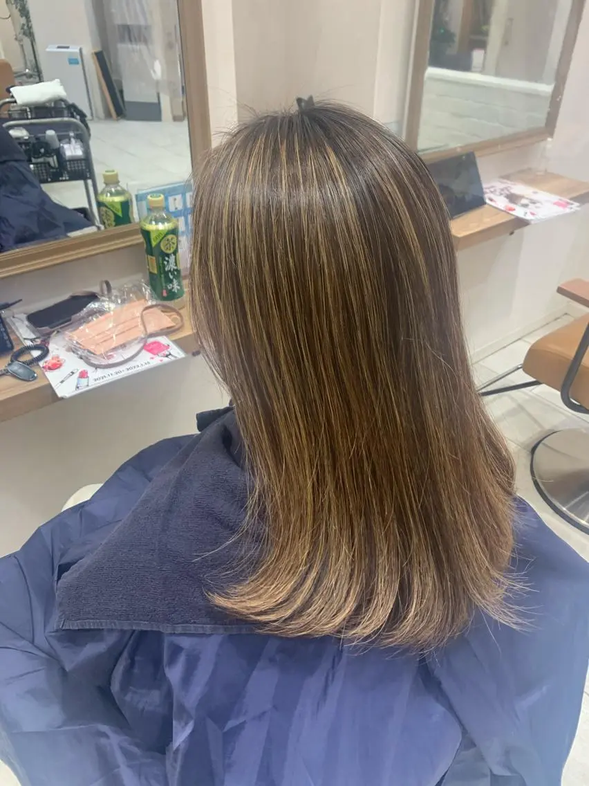 セミロング ハイライト apish cocoのヘアスタイル