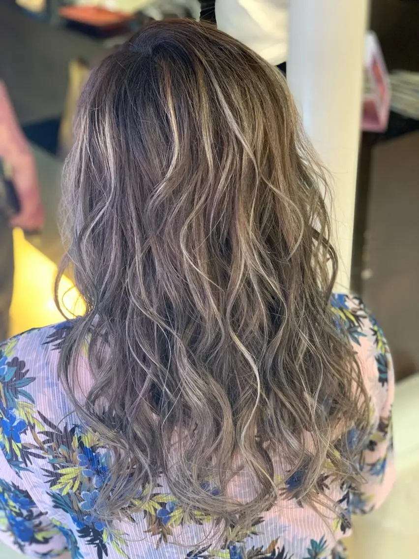 ミディアム カラー ハイライトカラー ハイライト ヘアカラー トリートメント ✂️大門 巧✂️ LAFF心斎橋店のヘアスタイル