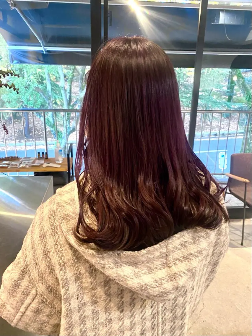 セミロング カラー ブリーチ ブリーチなしカラー ピンクカラー レッドカラー ヘアカラー トリートメント natsune /レイヤーカットのヘアスタイル