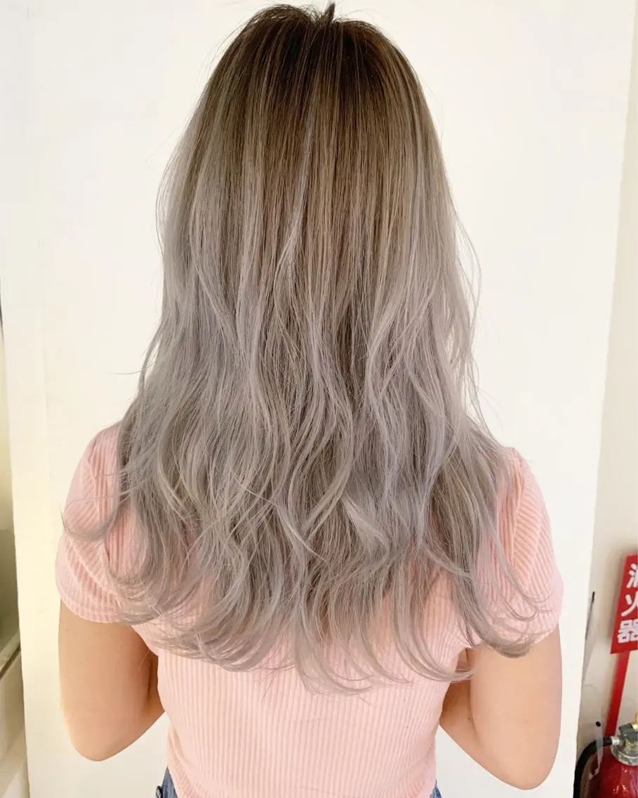 カラー ブリーチ 渡辺 健太のヘアスタイル