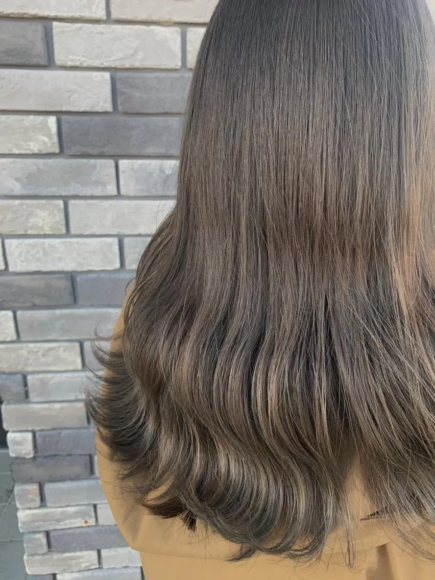 ロング カラー 眞名子 瑞紀のヘアスタイル