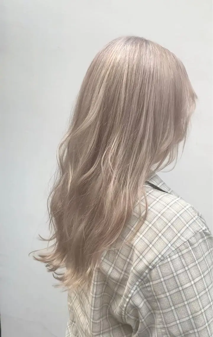 ロング カラー ヘアアレンジ ブロンド ホワイトブロンド 全国No.1歴あり HINATA🥇のヘアスタイル
