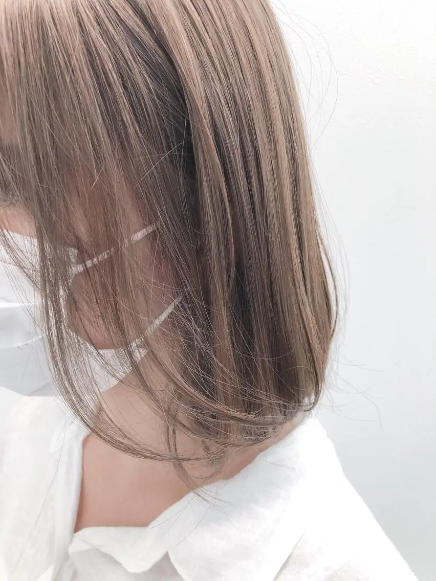 ショート カラー ブリーチ ケアブリーチ グレージュ ミルクティーグレージュ 爆美女製造機 レイヤーのプロのヘアスタイル