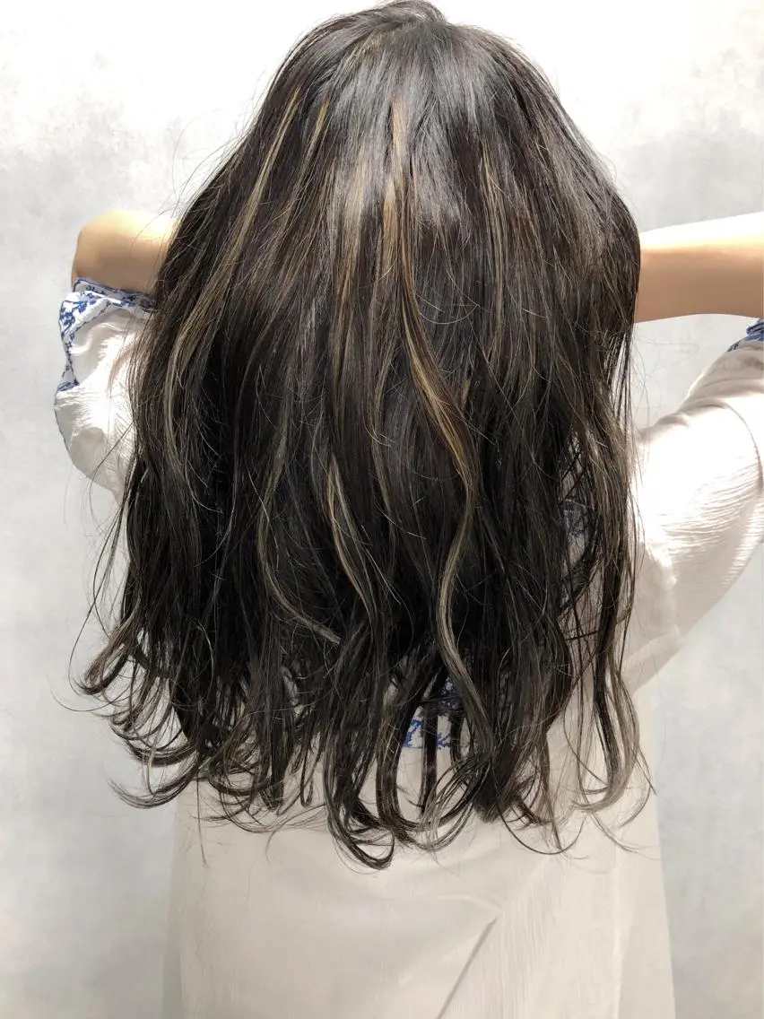 ロング 外国人風カラー ハイライト ヘアカラー トリートメント 小澤大輔 YOLO hairのヘアスタイル