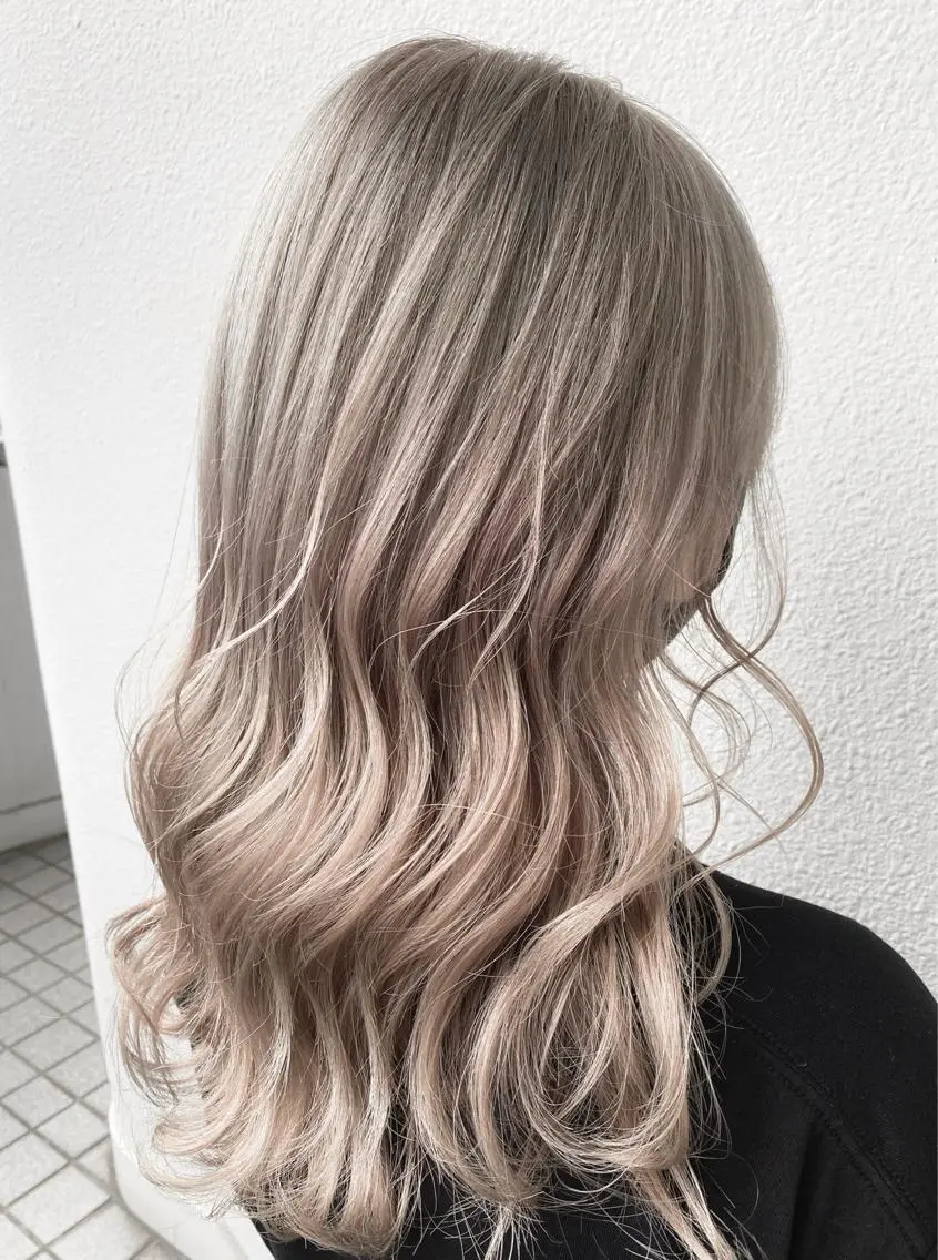 セミロング カラー ブリーチ koheiのヘアスタイル