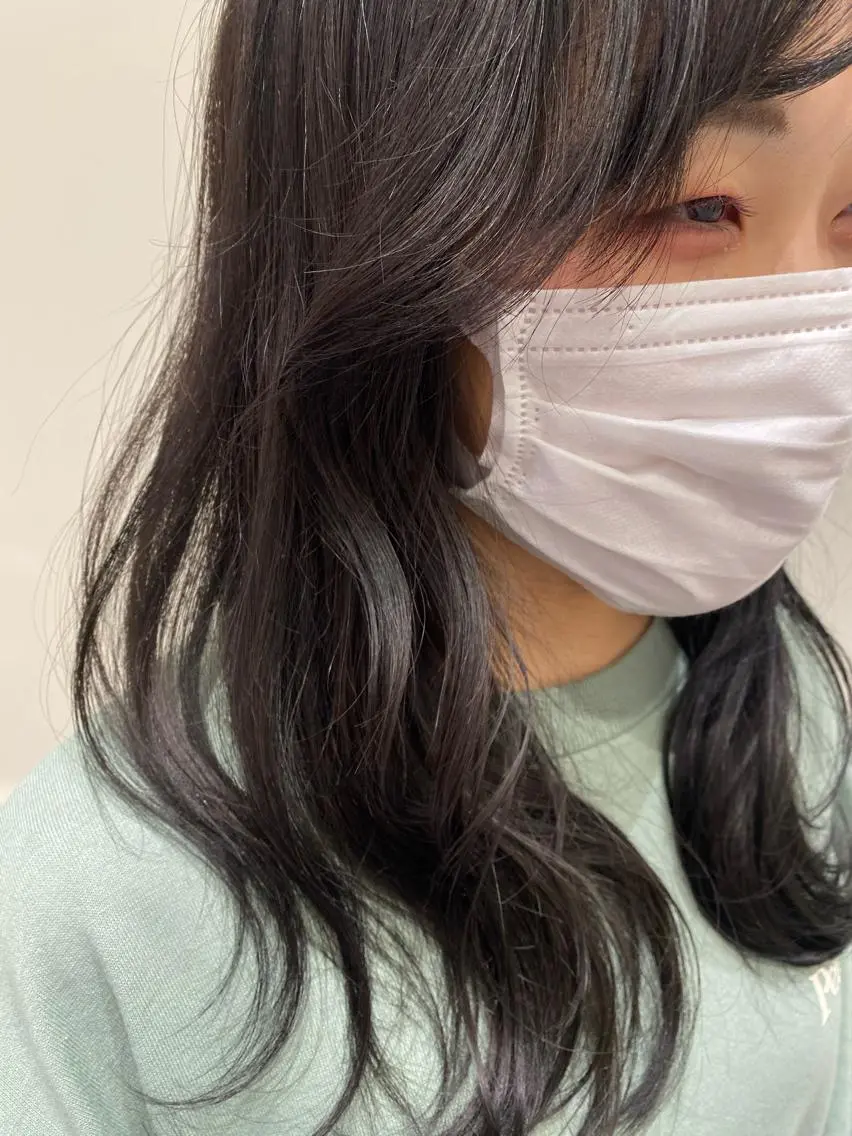 ロング カラー アッシュ ベージュカラー ブリーチ 透明感カラー ハイトーンカラー オタク特化美容師💟 チバコナツのヘアスタイル
