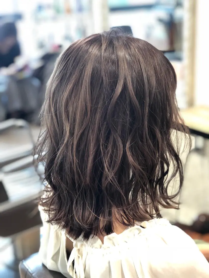 ミディアム カラー ベージュカラー🧸 伊藤なつみのヘアスタイル