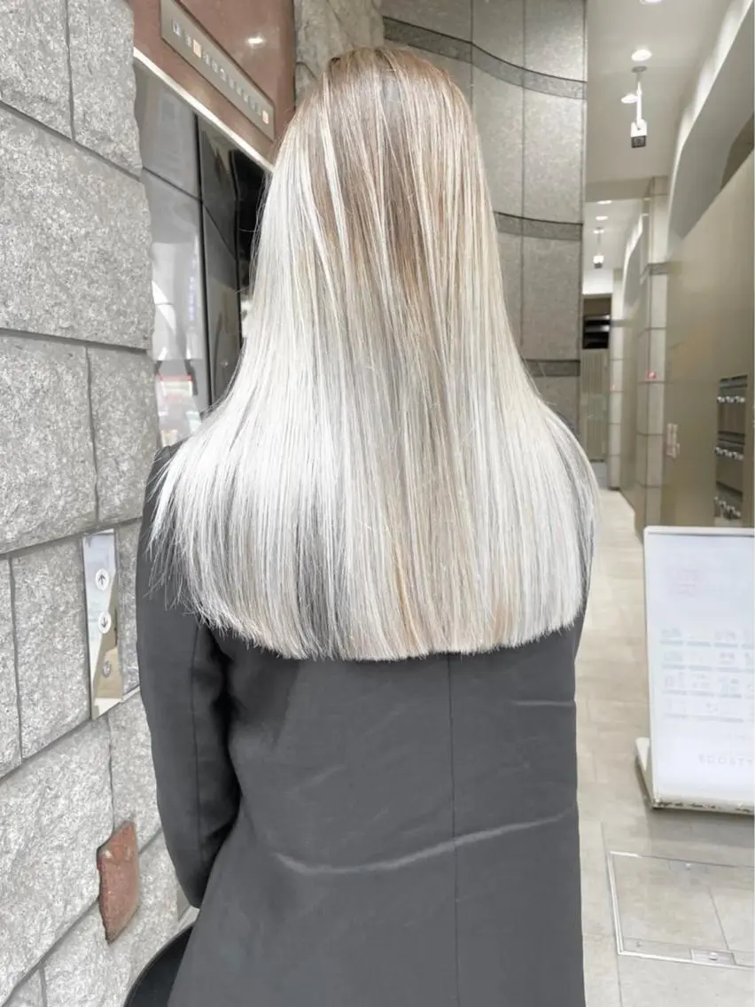 ロング カラー ベージュカラー ホワイトベージュ 🏄MUSASHI カラー/レイヤー/のヘアスタイル