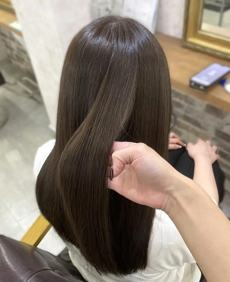 ロング カラー グレージュ トリートメント カット ヘアカラー トリートメント 透明感カラー/艶髪/ ハイトーン/栄/谷崎のヘアスタイル