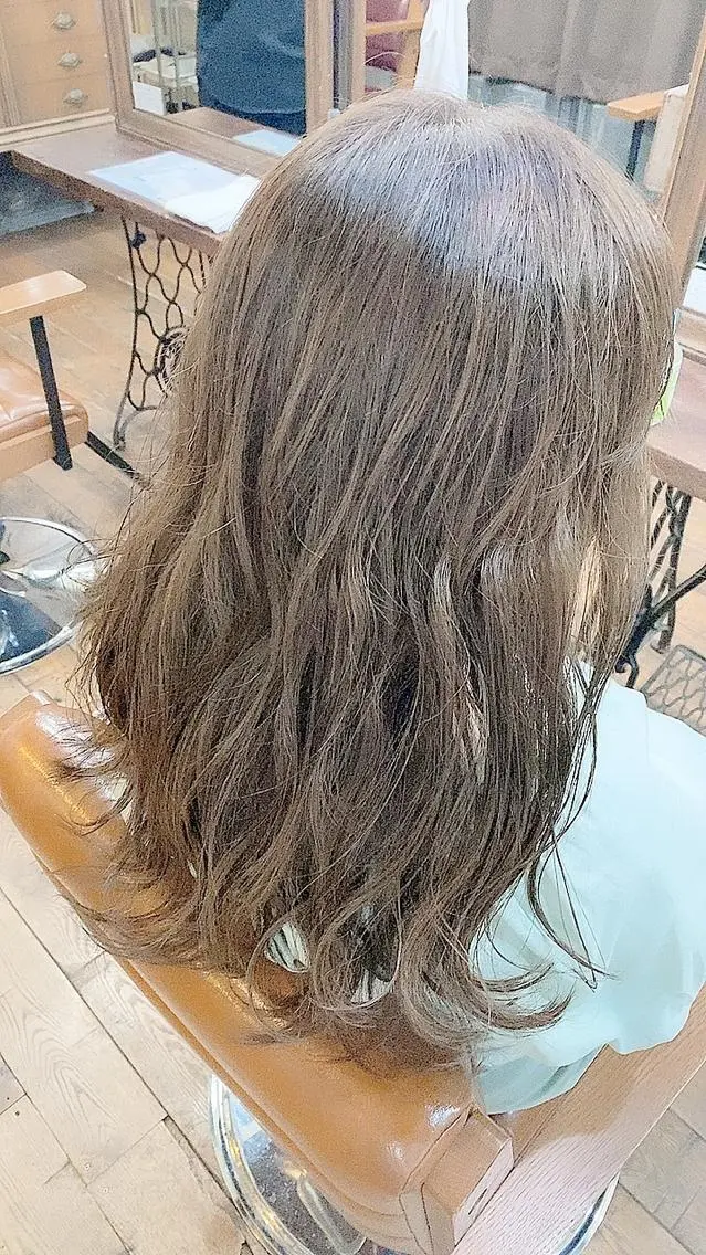ロング カラー ヘアアレンジ グレージュ オリーブグレージュ オリーブグレー トリートメント 國分 伸也のヘアスタイル