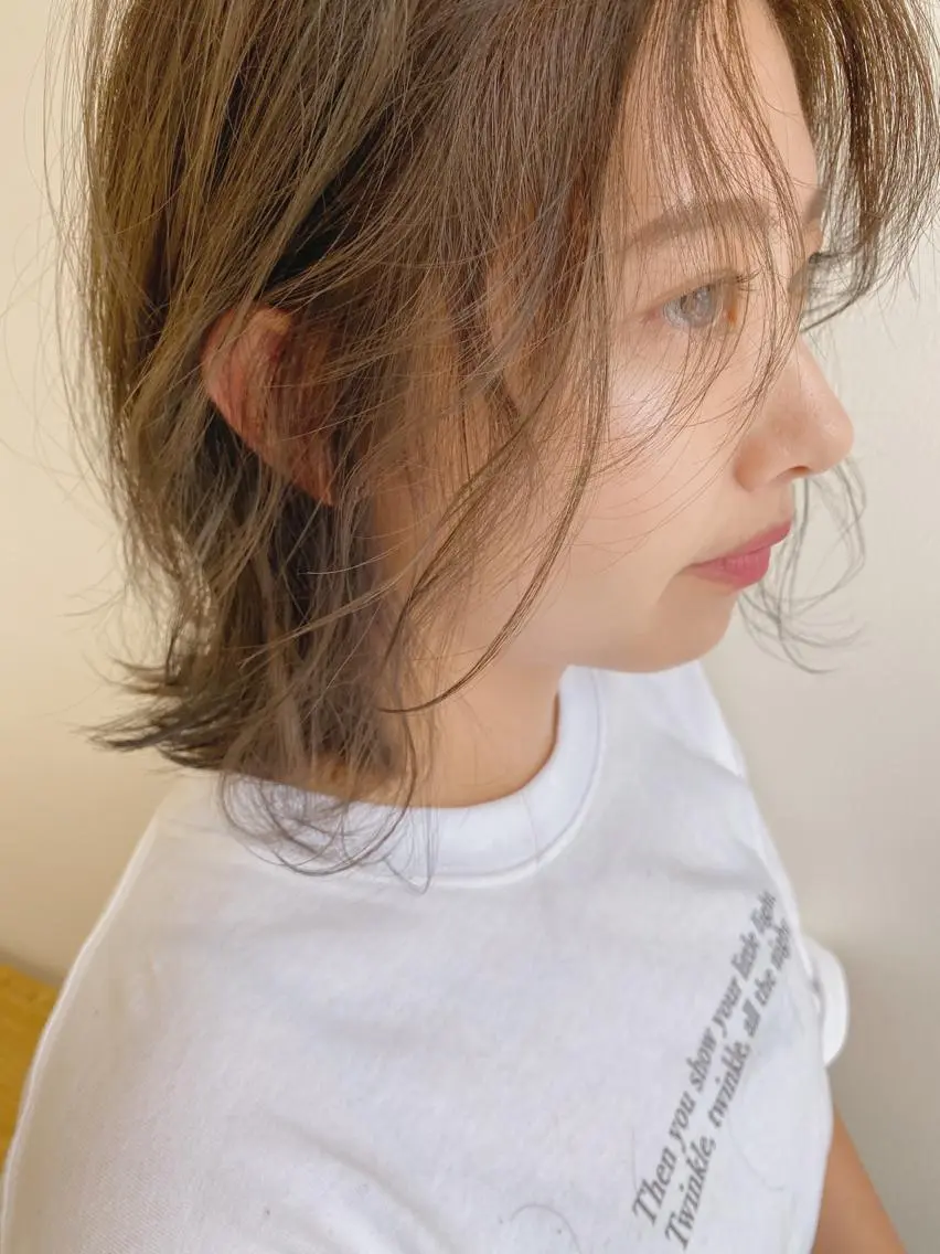 ミディアム カラー 顔周りレイヤーカット ブリーチminamiのヘアスタイル