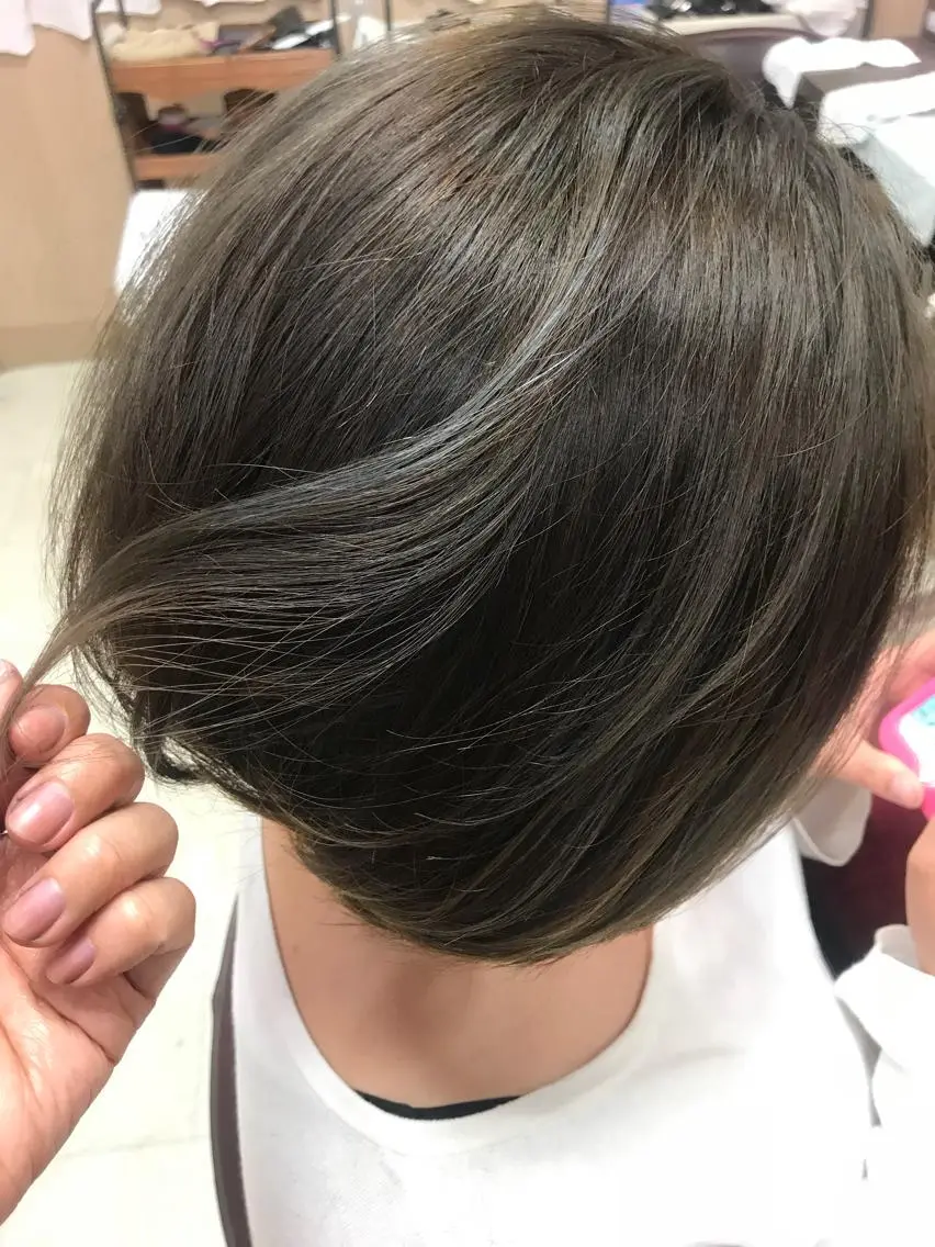 ショート カラー グレージュ ハイライトカラー ハイライト ササキ トモコのヘアスタイル