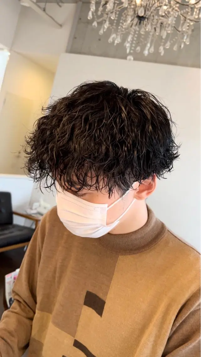 パーマ メンズ メンズパーマ 波巻きパーマ 大阪梅田 目片 素楽のヘアスタイル