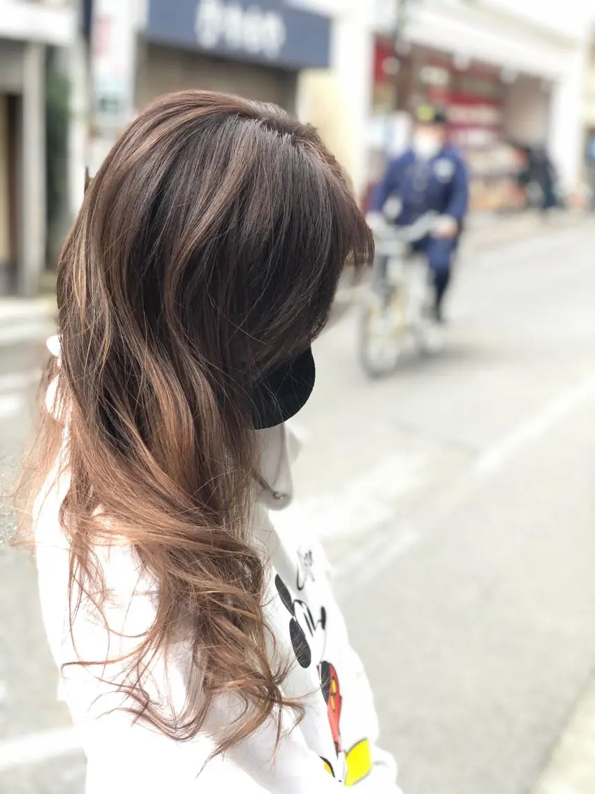 ロング カラー バレイヤージュ レイヤーカット 岩下 葉平(店長)のヘアスタイル