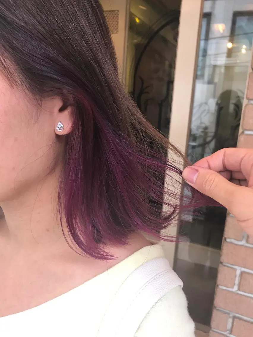 ミディアム カラー パーマ ヘアアレンジ キッズ ネイル マツエク・マツパ インナーカラー パープルカラー パープル サロンドミルク 渋谷高比良のヘアスタイル