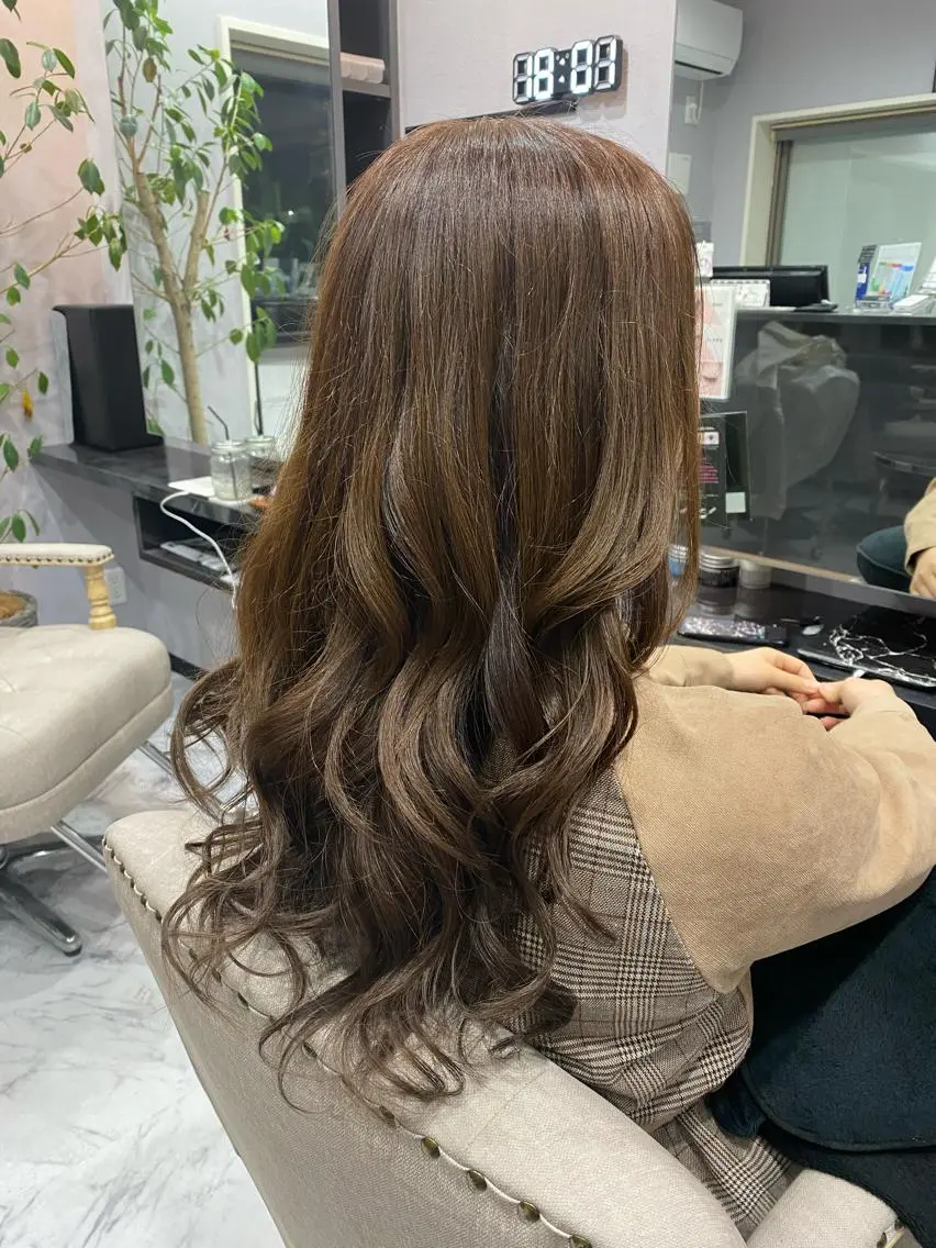 セミロング カラー カット ヘアカラー トリートメント FAVORE 【ファヴォーレ】のヘアスタイル