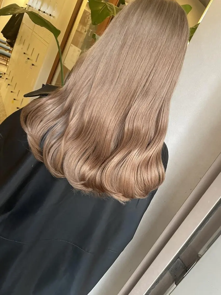 ロング カラー ベージュカラー ブリーチ ブリーチなしカラー オリーブベージュ 髪質改善 カット ヘアカラー トリートメント TIGRE tenjinのヘアスタイル