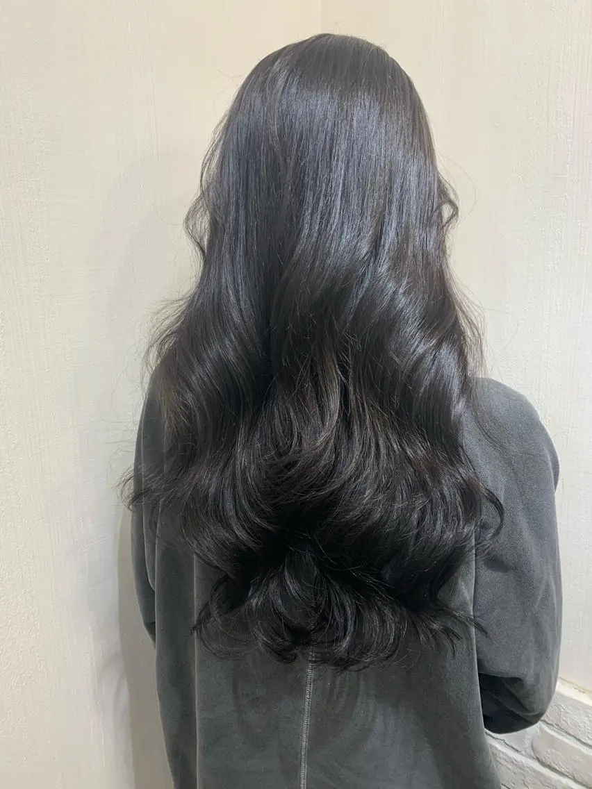 ロング カラー パーマ ヘアアレンジ 黒髪 ブルーカラー ブルーブラック グレーブラック グレージュ きむえり/髪質改善 /うねり広がり改善のヘアスタイル