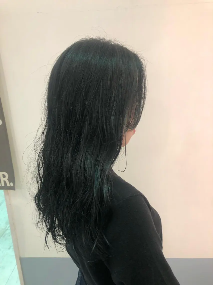 ロング カラー パーマ 黒髪 ブルーカラー ブルーブラック デジタルパーマ 💐宮坂 歩💐のヘアスタイル