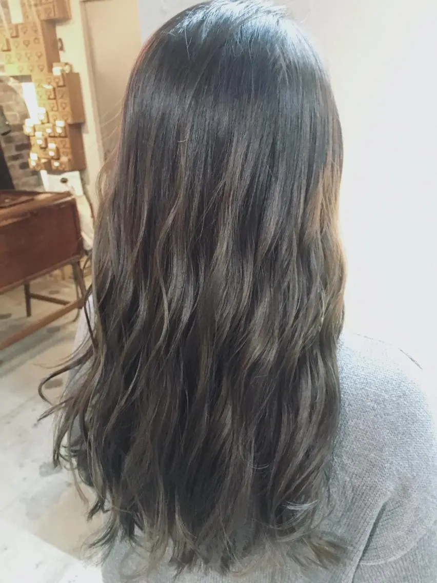 ロング カラー 透明感カラー グレージュ ハイライトカラー ハイライト ヘアカラー トリートメント 代表 中島貴志のヘアスタイル