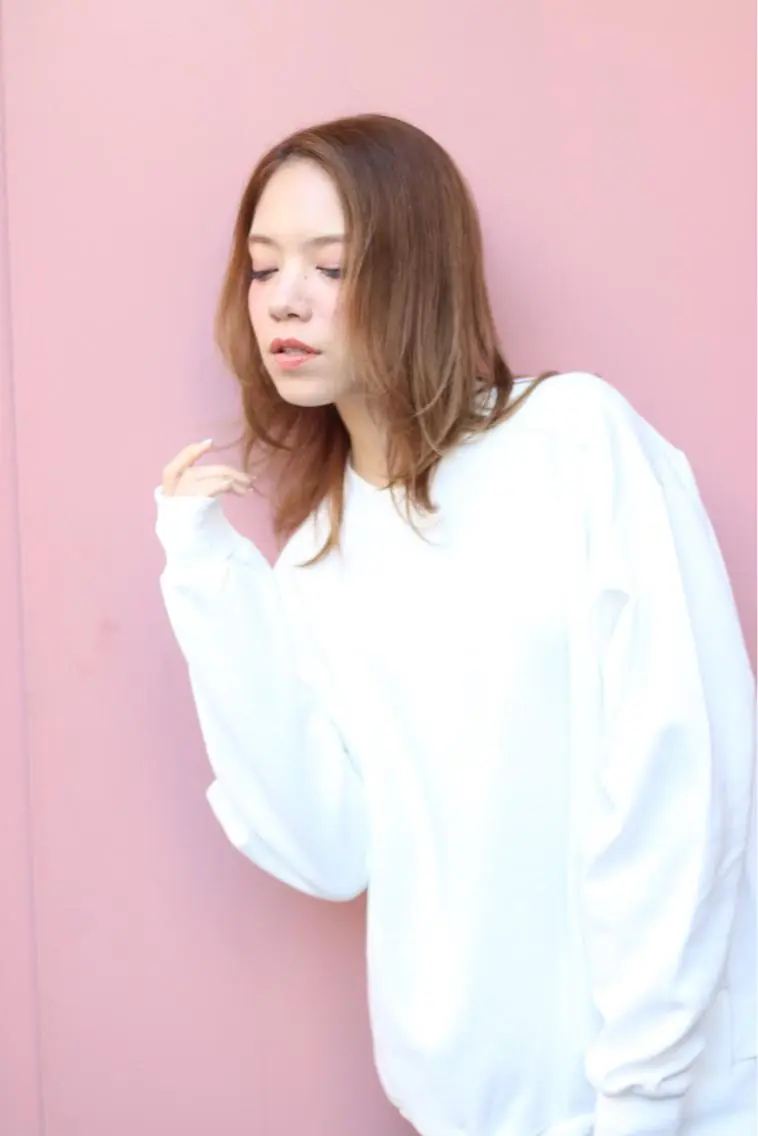 ミディアム セミロング ハイライト ＆-HAIR佐藤 ゆいモデル募集中のヘアスタイル