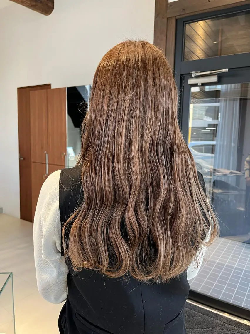 ロング カラー ベージュカラー 林 美優のヘアスタイル
