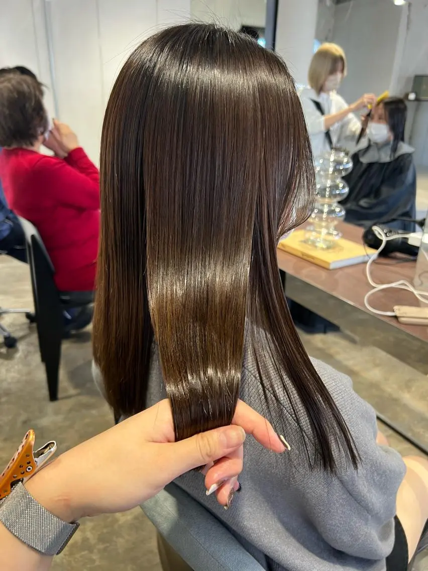 セミロング 髪質改善 カット 縮毛矯正 トリートメント 艶髪 透明感カラー 田中伶奈のヘアスタイル