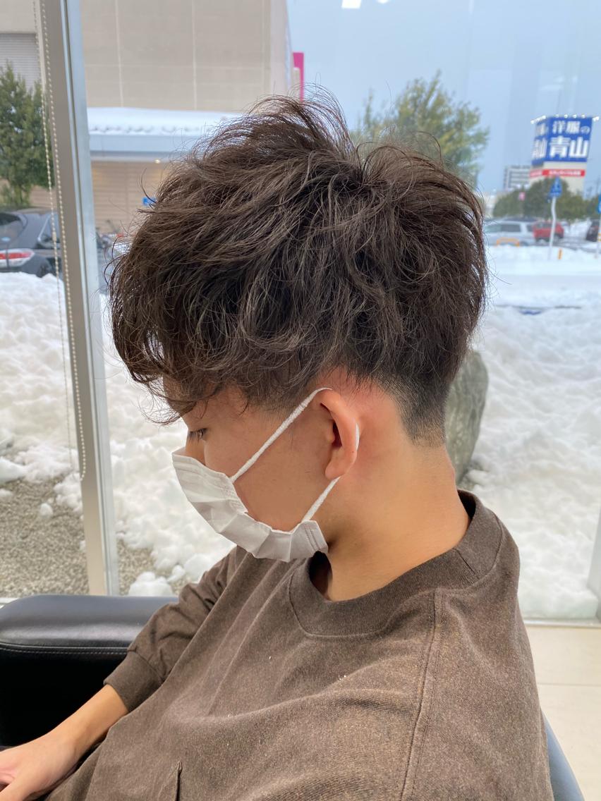 ショート パーマ メンズ メンズパーマ メンズツイストパーマ ツイストパーマ 横地 凌のヘアスタイル