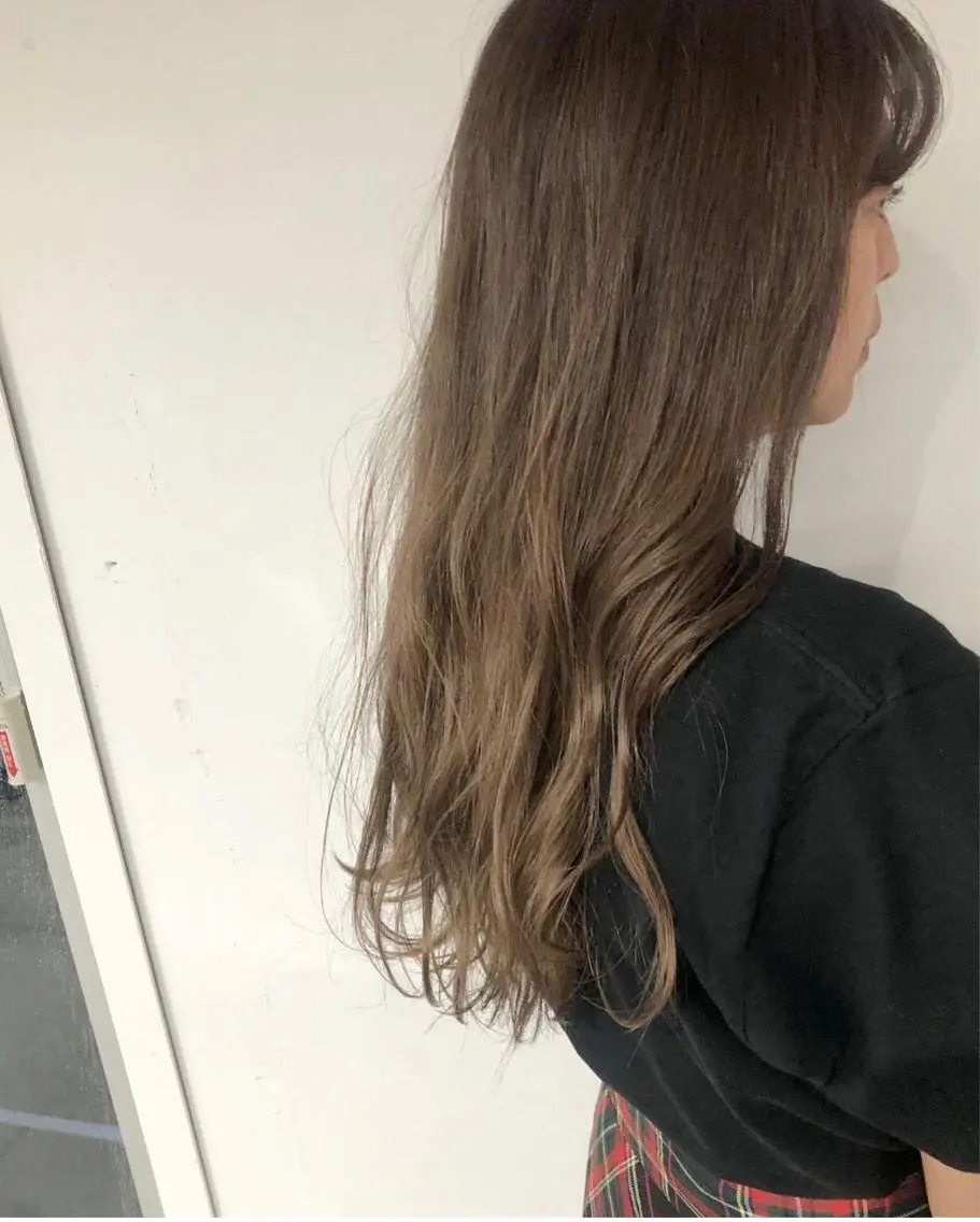 ロング カラー ベージュカラー ハイトーンカラー ハイトーンベージュ 石井 紫文のヘアスタイル