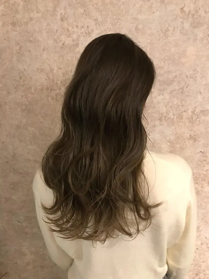 ミディアム カラー パーマ レイヤーカット 早崎太生のヘアスタイル