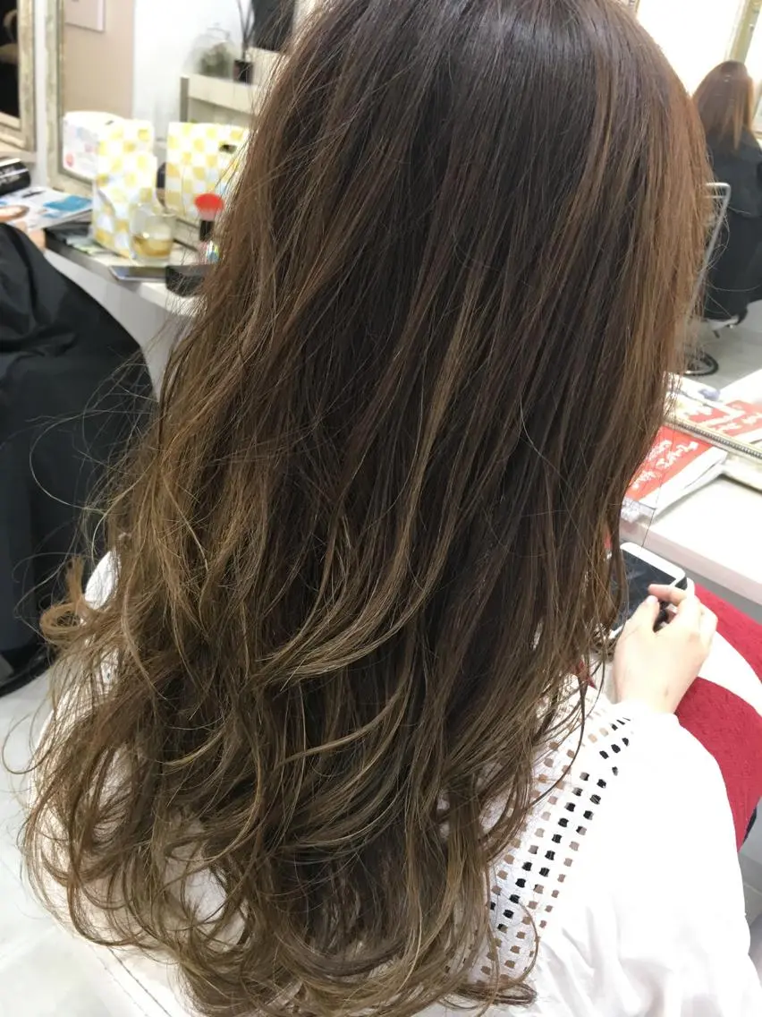 セミロング カラー 髪質改善 中川 翔のヘアスタイル