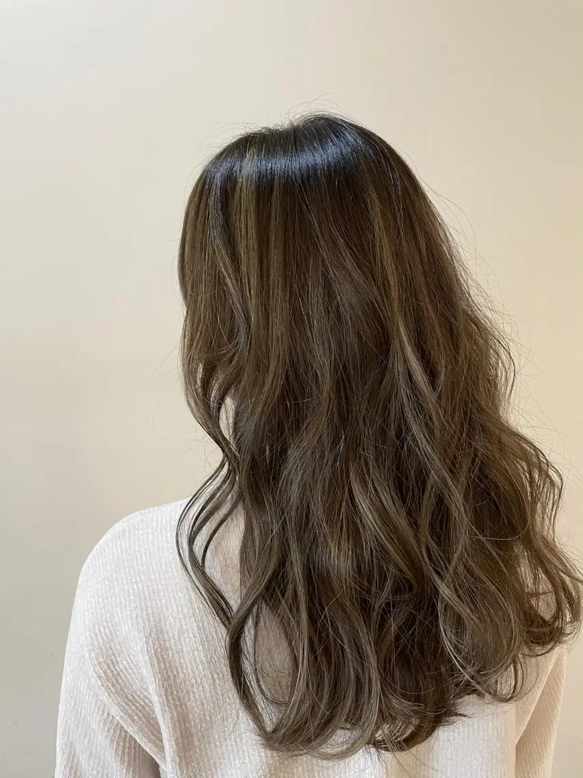 セミロング 外国人風カラー ハイライト 玉邑 美菜のヘアスタイル