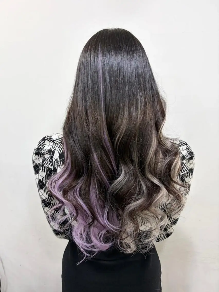 ロング ヘアアレンジ カラー シールエクステ 黒髪 ブリーチ デザインカラー ダブルカラー エクステ¥5000 LuciAカラーのヘアスタイル