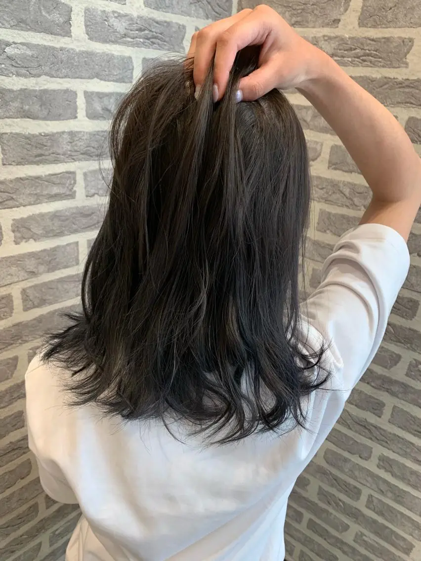 ミディアム カラー ブリーチ ブルーカラー ブルーバイオレット バイオレットカラー Earth岩槻店 YAGIのヘアスタイル
