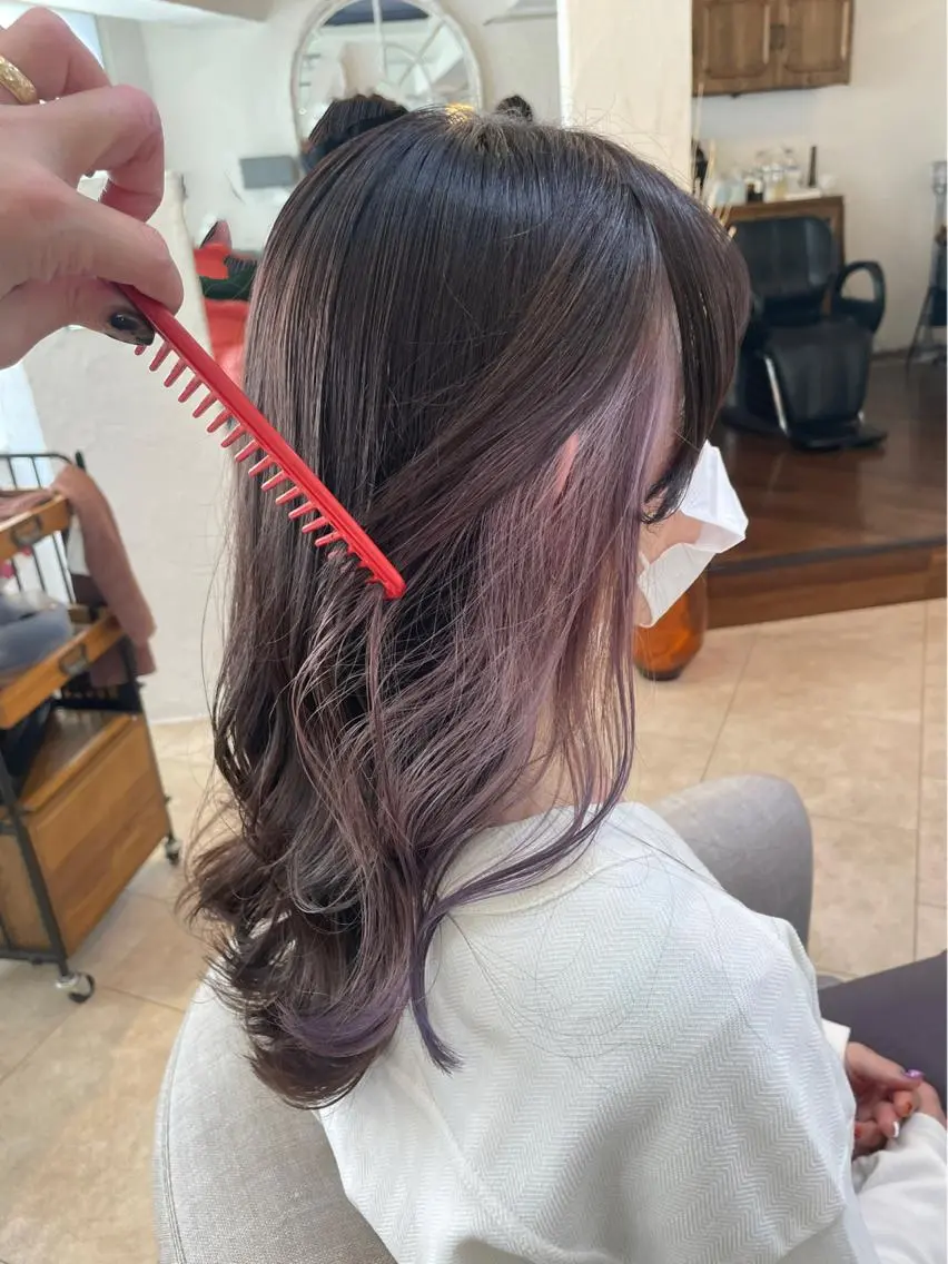 セミロング カラー インナーカラー ラベンダーカラー ピンクカラー パープルカラー カット ヘアカラー トリートメント すずき えりのヘアスタイル
