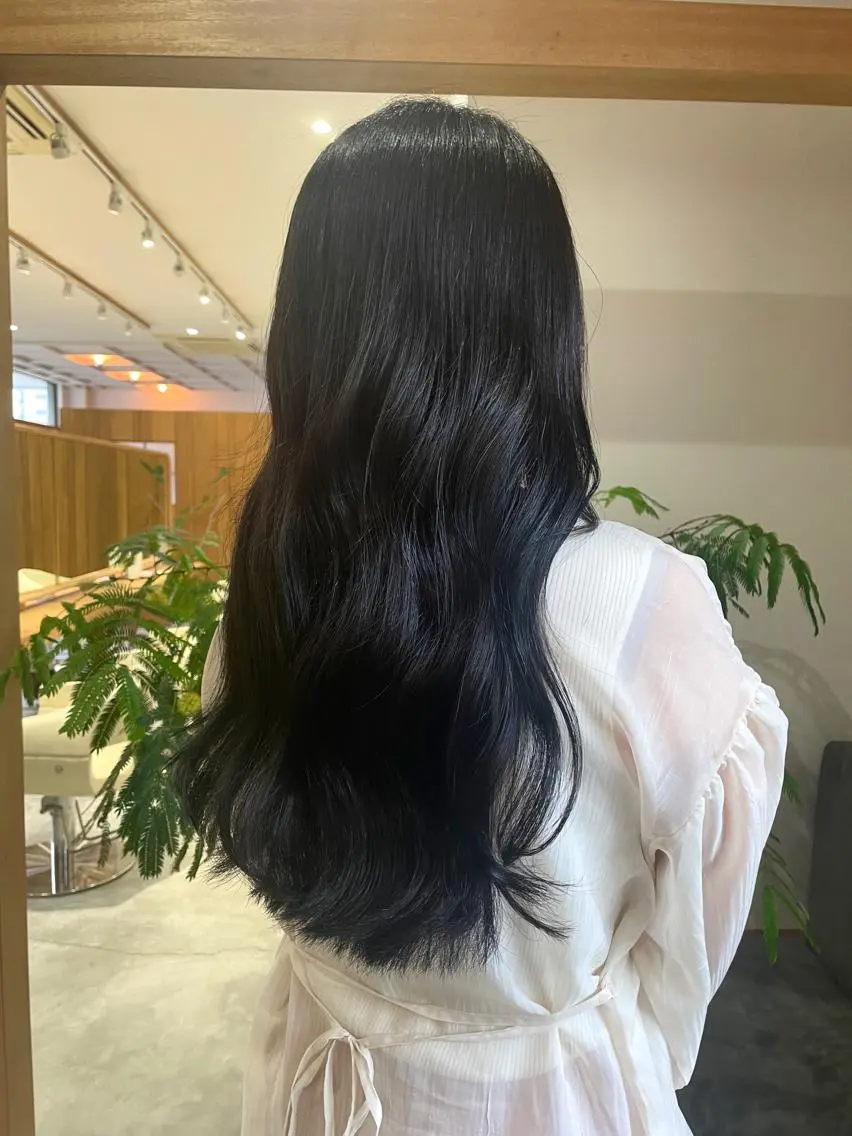 ロング カラー 黒髪 ブルーカラー ブルーブラック 透明感カラー トリートメント mopa_kaede ナチュラル/レイヤーのヘアスタイル