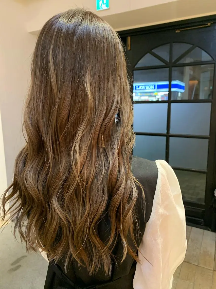 ロング カラー ハイライトカラー ハイライト ヘアカラー トリートメント hiro【沿線で叶う 似合わせhair】のヘアスタイル