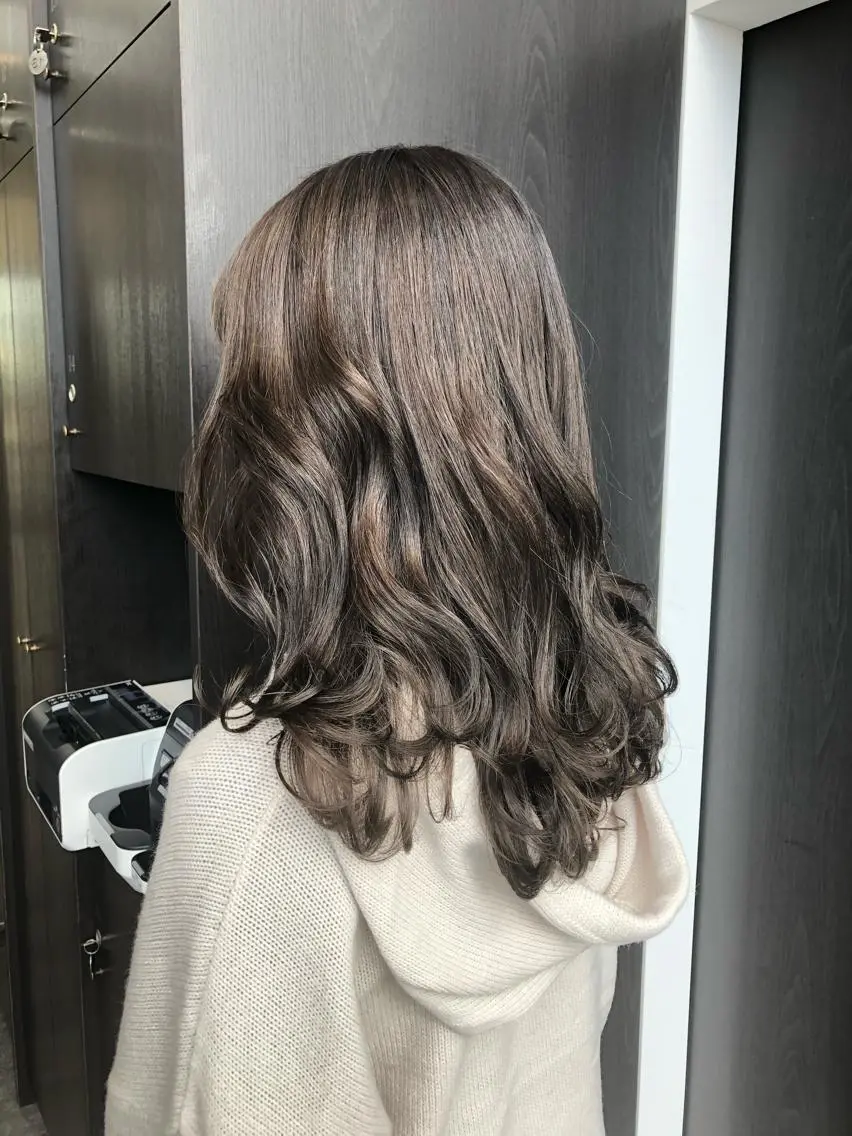 ロング カラー パーマ ヘアアレンジ 成人式 アッシュ アッシュブラウン ベージュカラー ブリーチ カット ヘアカラー トリートメント stylist 🌸 kana.のヘアスタイル